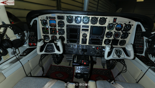 Darstellung der 360° Ansicht eines Flugzeugs auf einem PC-Monitor